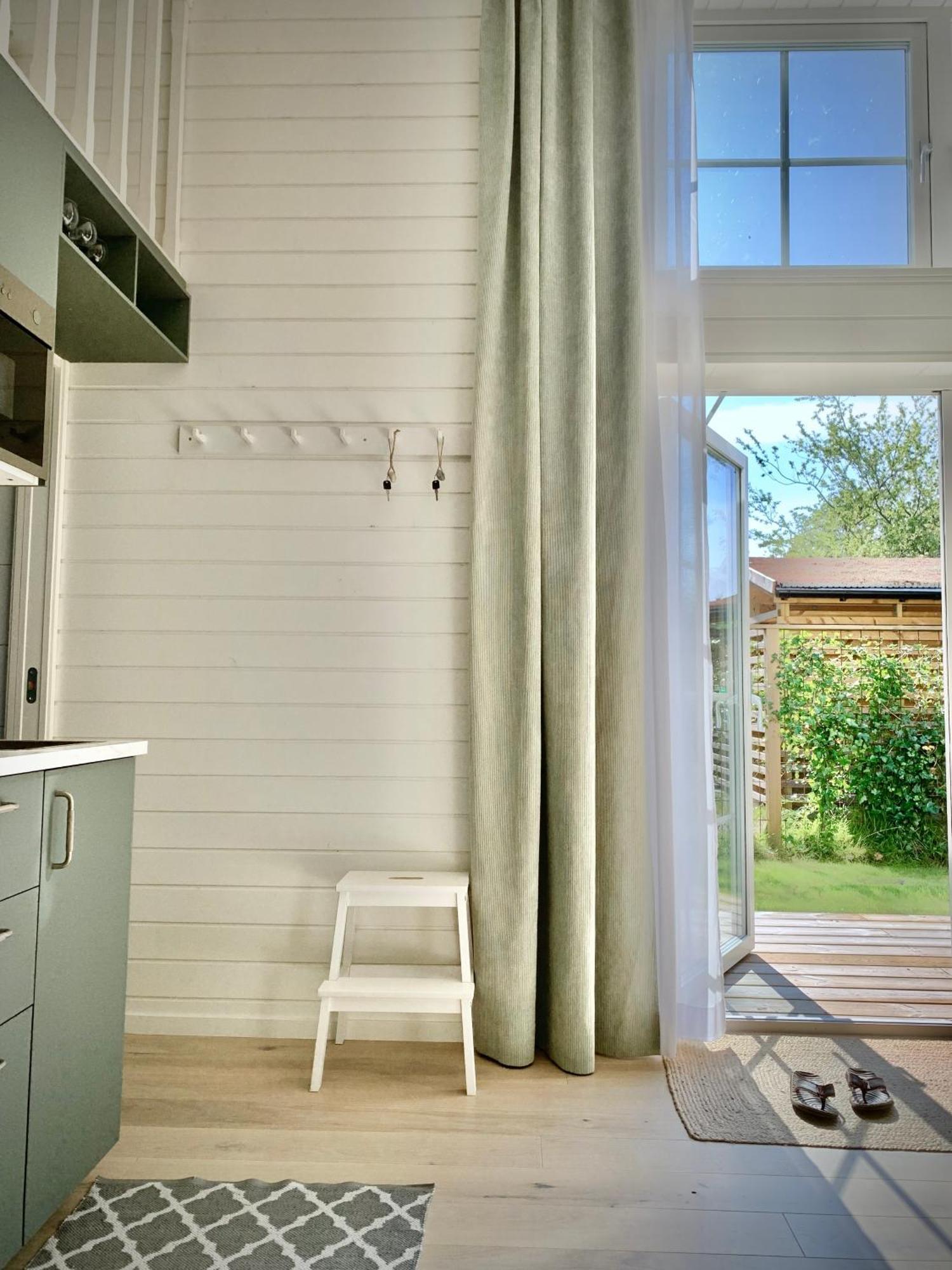 Strandnaera, Pergola, P-Plats I Hoellviken 外观 照片
